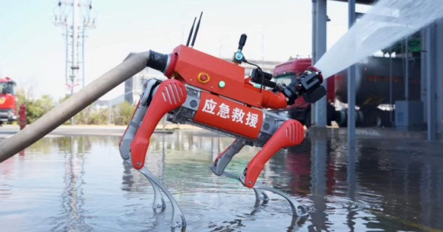 В Китае робособаки тушат пожары